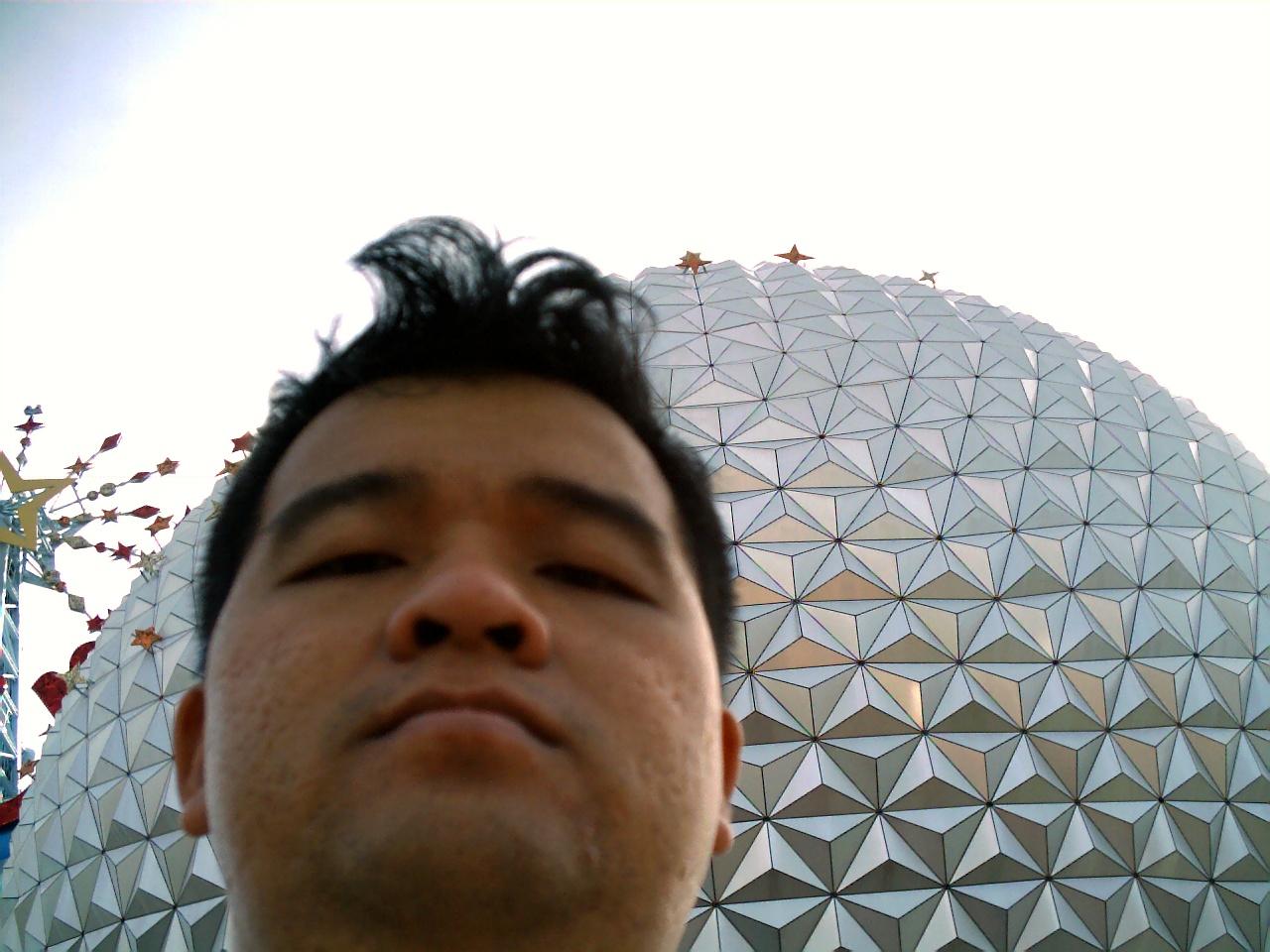 epcot19epcotdomecloseup.jpg